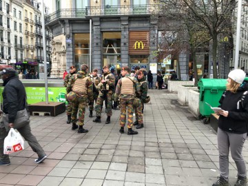 Mărturia unui constănțean revenit de la Bruxelles: Am descoperit un oraș asediat. Arterele principale sunt invadate de vehicule blindate...