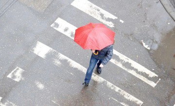 Vremea se va răci uşor şi va ploua