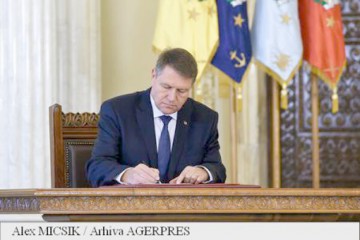 Preşedintele Iohannis a promulgat legea privind votul prin corespondenţă