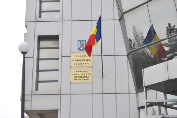 Condamnat pentru că a bătut un bărbat până l-a băgat în comă, cere revizuirea hotărârii penale