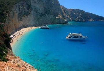 Una din cele mai frumoase plaje din Grecia, DISTRUSĂ de CUTREMUR