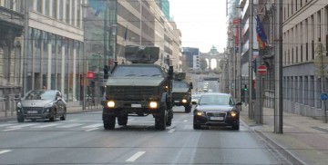 Stațiile de metrou și școlile din Bruxelles rămân închise și luni