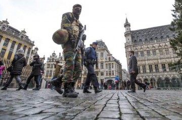 Belgia ridică la nivel maxim alerta teroristă pentru Bruxelles: Există riscul unor atacuri comise de indivizi înarmați