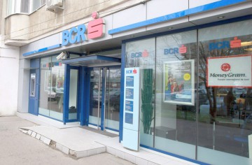Băncile devin constructori de case şi malluri