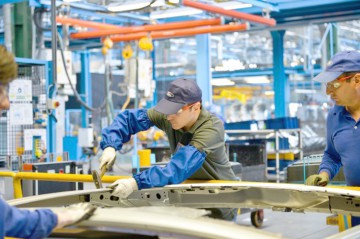 Ford angajează 2.000 de persoane