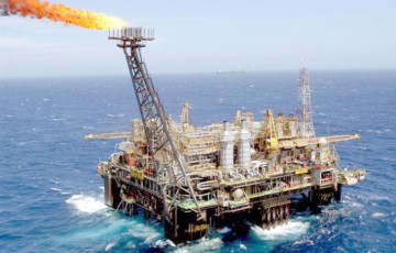 Giganții petrolieri concurează pentru dezvoltarea unor proiecte în Iran