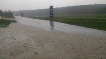 Ploaia a făcut ravagii în sudul judeţului: drumul care leagă Mangalia de Albeşti este acoperit de ape