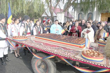 Ziua Naţională, sărbătorită la Ovidiu cu un cozonac imens, de 82 de kilograme