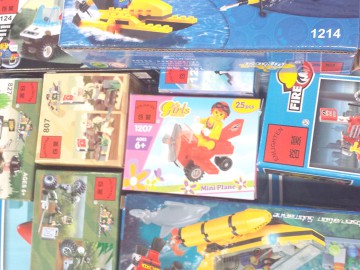 Căşti audio şi jucării contrafăcute descoperite în Portul Constanţa