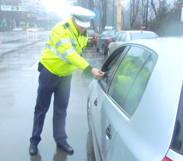Constănţean fără permis, prins în trafic de poliţişti, la Frumuşani