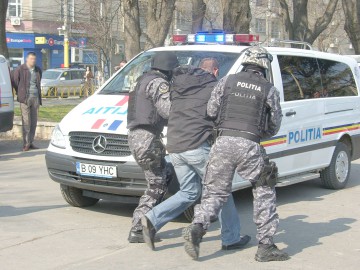 Un individ urmărit internaţional, prins la Mangalia în timp ce-şi căuta loc de muncă!