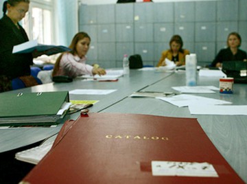Peste 1,6 milioane de elevi şi studenţi cu rezultate slabe, sprijiniţi să îşi termine studiile