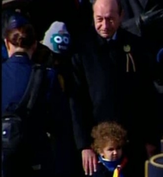 Traian Băsescu, la parada militară alături de nepoată
