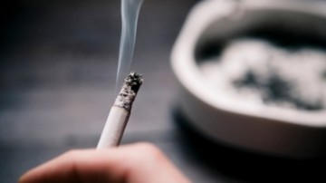 Legea privind INTERZICEREA FUMATULUI în spaţiile publice, REINTRODUSĂ pe agenda Parlamentului