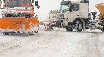 Deszăpezirea drumurilor îi costă pe români peste 220 de milioane de lei