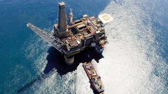 Prețul petrolului a atins cel mai scăzut nivel din ultimii șapte ani