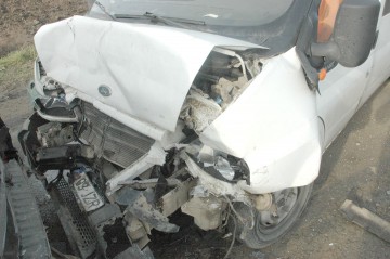 Accident rutier cu trei maşini: două femei au fost rănite