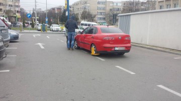 Trafic blocat de un şofer din categoria „Parchez ca un bou”