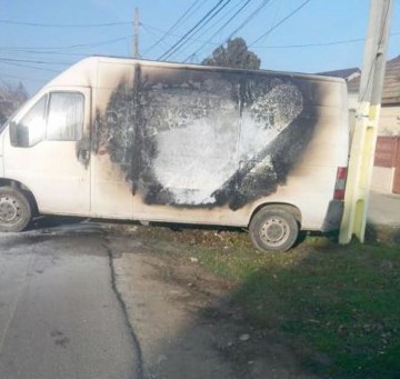 Trei maşini, afectate de un incendiu la Năvodari