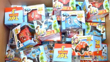Sute de jucării susceptibile a fi contrafăcute, confiscate în Constanţa