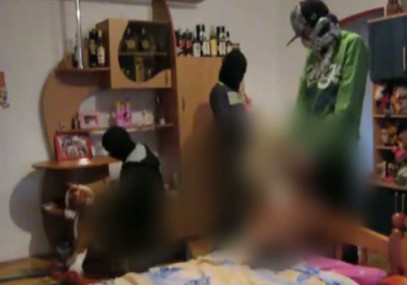 Isteria Harlem Shake i-a băgat după gratii. Patru tineri au fost arestaţi Isteria Harlem Shake i-a băgat după gratii. Patru tineri au fost arestaţi