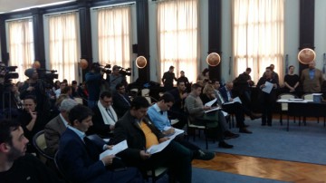Făgădău a înființat o comisie a Consiliului Local pentru cercetarea contractului cu Polaris. Patru aleși PSD au votat împotriva constituirii ca parte civilă