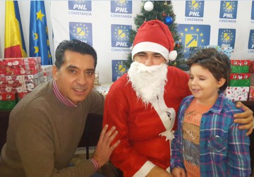 Christian Gigi Chiru şi tinerii liberali, vizitaţi de micii colindători