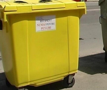 Trei minori, prinşi în timp ce încercau să incendieze o pubelă