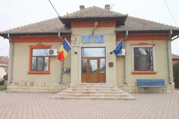 Primăria Poarta Albă oferă şi în acest an pachete copiilor şi pensionarilor