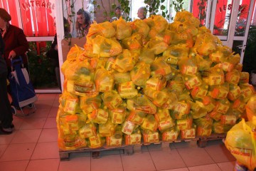 Primăria nu a uitat de pachetele cu alimente. Acestea vor fi oferite după Crăciun