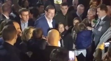 Premierul spaniol Rajoy, lovit cu pumnul în față de un minor