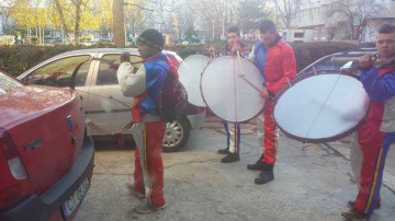 Străzile oraşului, luate cu asalt de cete de „urşi”