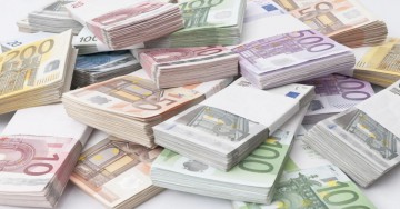 Euro a ajuns la 4,53 lei