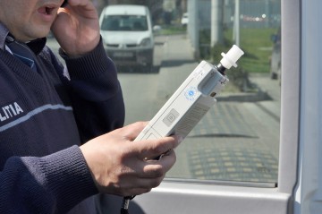 Condamnat la închisoare cu executare pentru că a condus băut şi fără permis