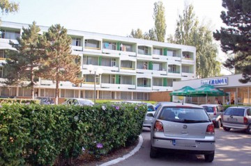 Fraţii Micula vând două hoteluri „antice” din Olimp cu 6 milioane de euro