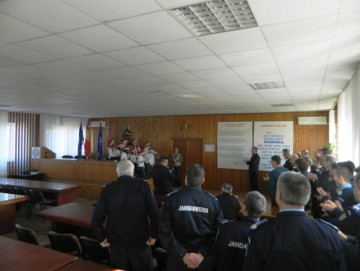 Copiii din centrele de plasament, în vizită la jandarmii constănţeni