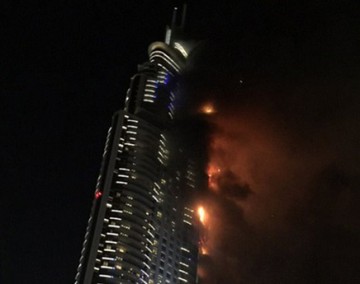Incendiu puternic la un zgârie-nori din Dubai, înainte de Revelion. Eduard Irimia era cazat în clădire: 