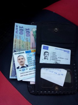 INCREDIBIL! Un angajat MApN a găsit un portofel cu 300 de lei. Caută proprietarul pe facebook