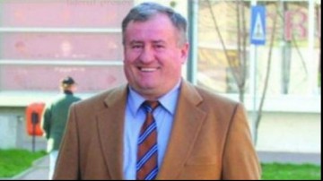 Primarul care a agresat şi scuipat o femeie recidivează. Edilul a bătut un bătrân în plină stradă