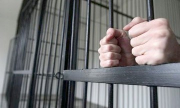 Deţinuţii de la Poarta Albă, stropiţi cu aghiasmă