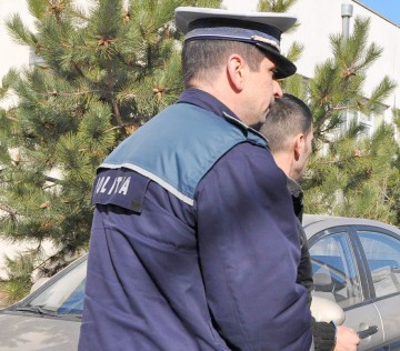 Individul care s-a luat la bătaie cu poliţiştii din Bărăganu, prins şi băgat la „zdup”