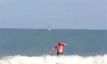 A făcut baie în mare pe un ger de-ţi stă inima în loc!