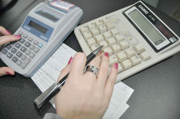Tată şi fiu, condamnaţi pentru evaziune fiscală în două dosare separate