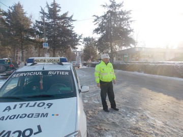 Poliţia Locală Medgidia monitorizează firmele care nu au curăţat zăpada de pe trotuare