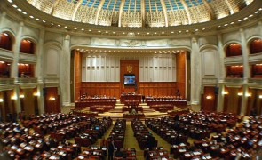 Parlamentarii nu se lasă: Vor să-şi mărească din nou salariile