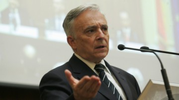 Mugur Isărescu: CREŞTEREA salariilor, INEVITABILĂ în România, dar trebuie făcută PRUDENT, câte puţin