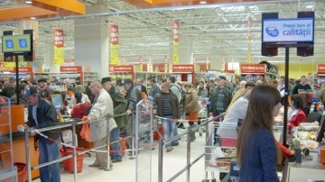 Hipermarketul Cora Lujerului, amendat de ANPC