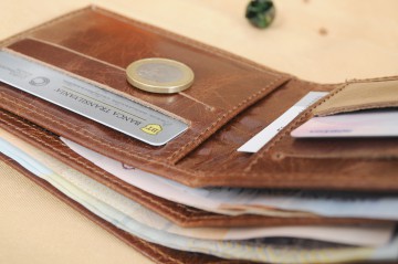 Falsificatori de euro, condamnaţi definitiv de Curtea de Apel