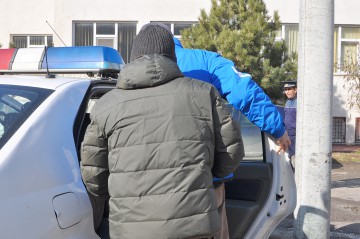 Agresorul de la Mihail Kogălniceanu, recalcitrant cu oamenii legii: a refuzat să coopereze!