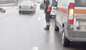 Ambulanţa, implicată într-un accident rutier